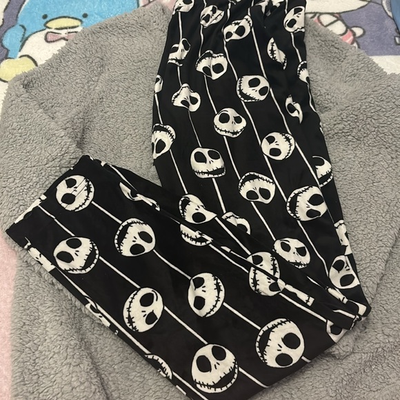New without tag Tim Burton’s Nightmare Before Christmas pajama set size small - Picture 3 of 3